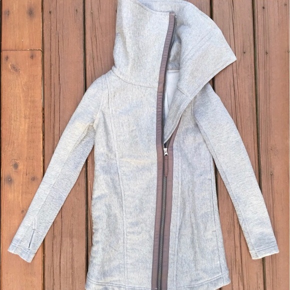 Lululemon SE extreme collared jacket size 2 - Picture 2 of 4